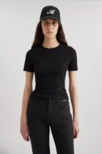 Axel Arigato Svart Signatur Slim Rib T-skjorte
