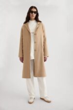 Dawn Ullfrakk Blek Beige Axel Arigato